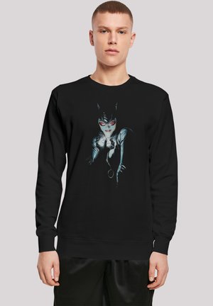 Schwarzer Pullover mit grafischem Design eines Charakters mit Katzenohren, silbernen Akzenten und roten Augen. Weiches Material im Rundhalsausschnitt-Stil.
