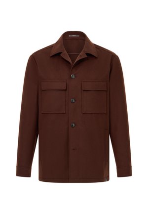 Brązowa kurtka koszulowa z kołnierzykiem, dwiema kieszeniami na piersi oraz gładkim, teksturowanym materiałem. Posiada zapięcie na guziki z przodu i długie rękawy.