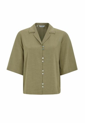 Olivo zelena srajca s kratkimi rokavi, z zarezanim ovratnikom in osmimi gumbi spredaj, z oznako Soft Rebels, na belem ozadju.