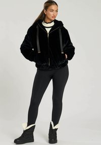 Niet geselecteerd, black