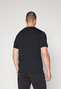 New Balance LIGHTWEIGHT GRAPHIC - Camiseta deportiva - black