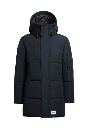 Tummansininen pehmeä takki, jossa on vetoketju edessä, huppu ja sivutaskut. Takissa on teksturoitu kaulus ja pieni logopatch alaosassa.