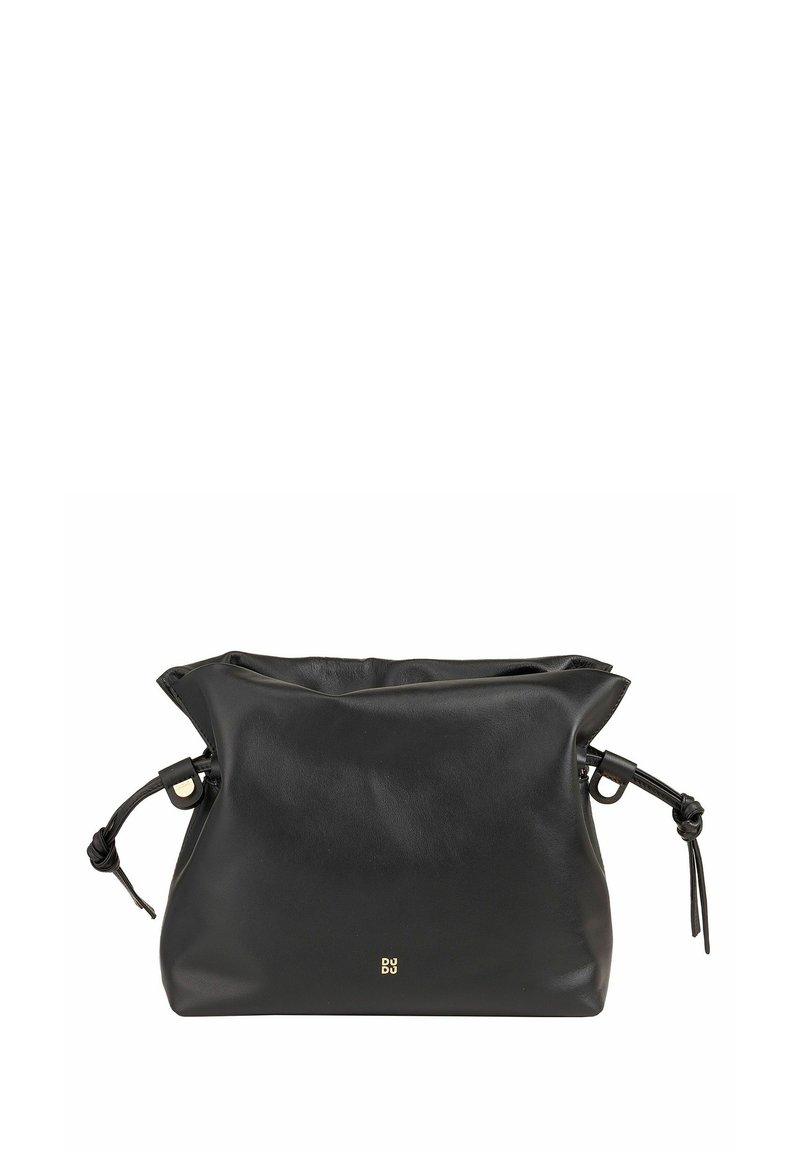 Borsa in pelle nera con un design morbido e floscio. Dotata di manici annodati e di un logo dorato discreto sul davanti. Texture liscia, stile informale.