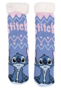 Calze lavorate a maglia con un design di personaggio blu su uno sfondo azzurro chiaro, con accenti rosa e un risvolto bianco morbido. I motivi includono zigzag e pois.