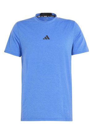 Blaues Adidas Trainings-T-Shirt mit kurzen Ärmeln, Rundhalsausschnitt und schwarzem Adidas-Logo in der Mitte der Brust.
