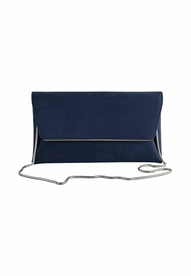 Sötétkék velúr clutch táska, fedéllel és ezüst láncos pánttal. Téglalap alakú, sima, varrat nélküli dizájn és minimális hardver díszítéssel.