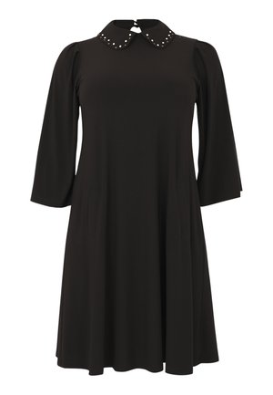 Schwarzes Kleid mit kurzen, gepufften Ärmeln, einem abgerundeten Kragen verziert mit metallischen Nieten und Seitentaschen. Fließender Stoff und A-Linien-Form.
