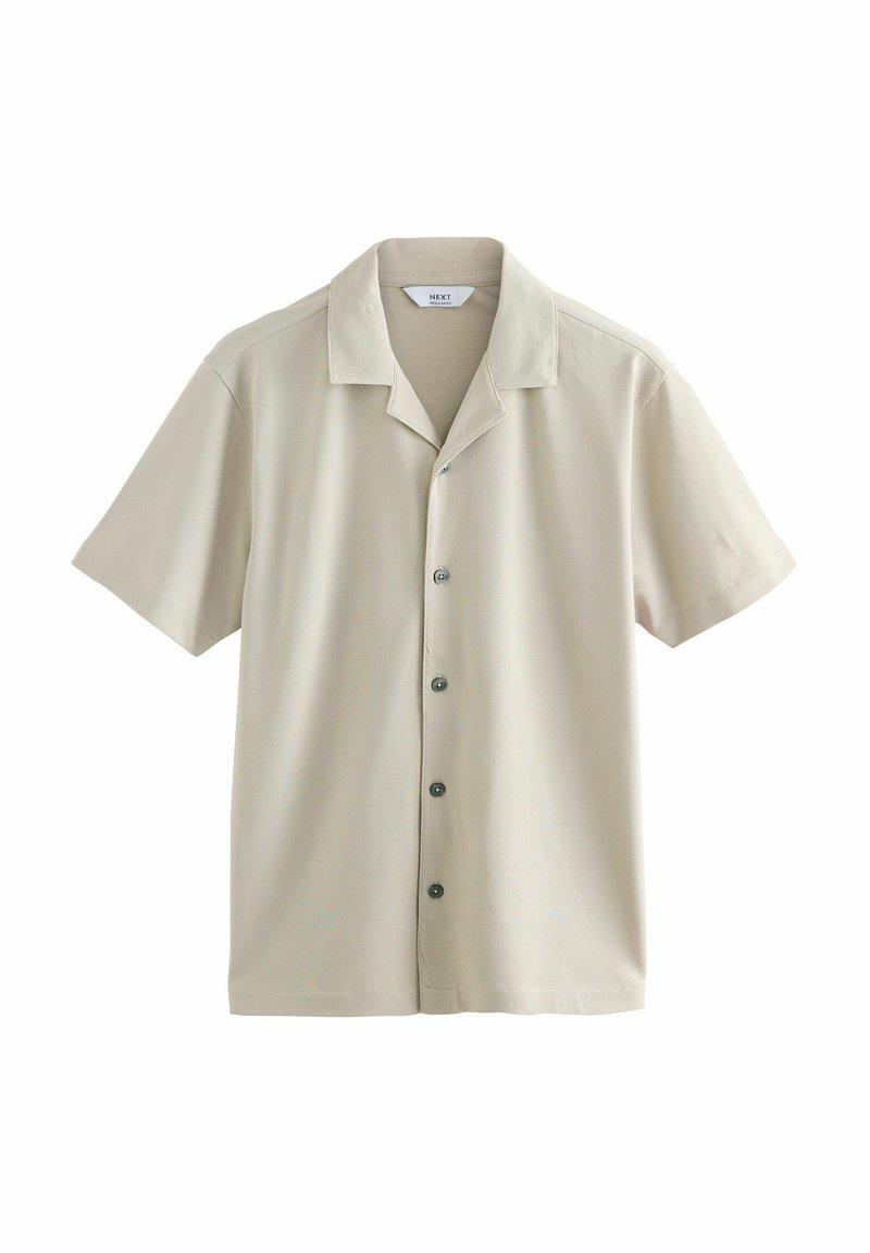 Chemise beige à manches courtes avec col, cinq boutons sur le devant et un ourlet droit.