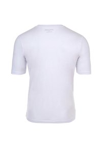 Valkoinen lyhythihainen t-paita slim fit -mallissa, valmistettu sileästä kankaasta, jossa on pyöreä kaula-aukko ja minimalistinen logo takana.