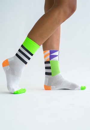 ULTRALIGHT ELEMENTS - Sports socks - orange green