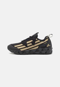 Δεν επιλέχθηκε, triple black/light gold