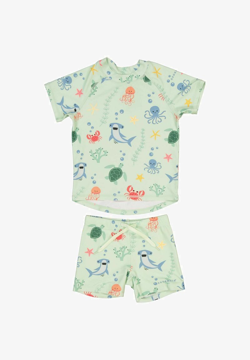 Kaksiosainen lasten uima-asusetti, jossa on vaaleanvihreä pohja, lyhythihainen paita ja shortsit, joissa on painettuja merieläinten kuvioita eri väreissä.