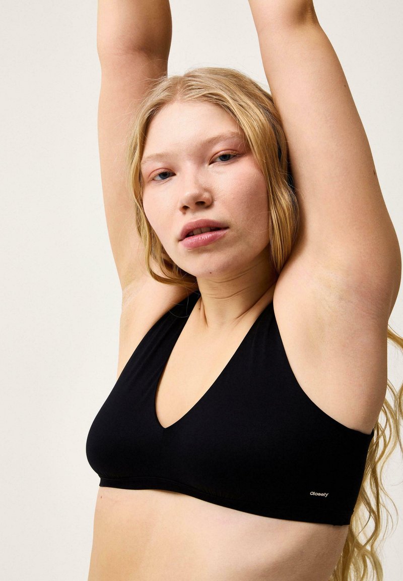 Closely - Biustonosz z trójkątną miseczką