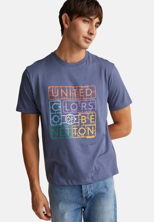 - T-shirt z nadrukiem