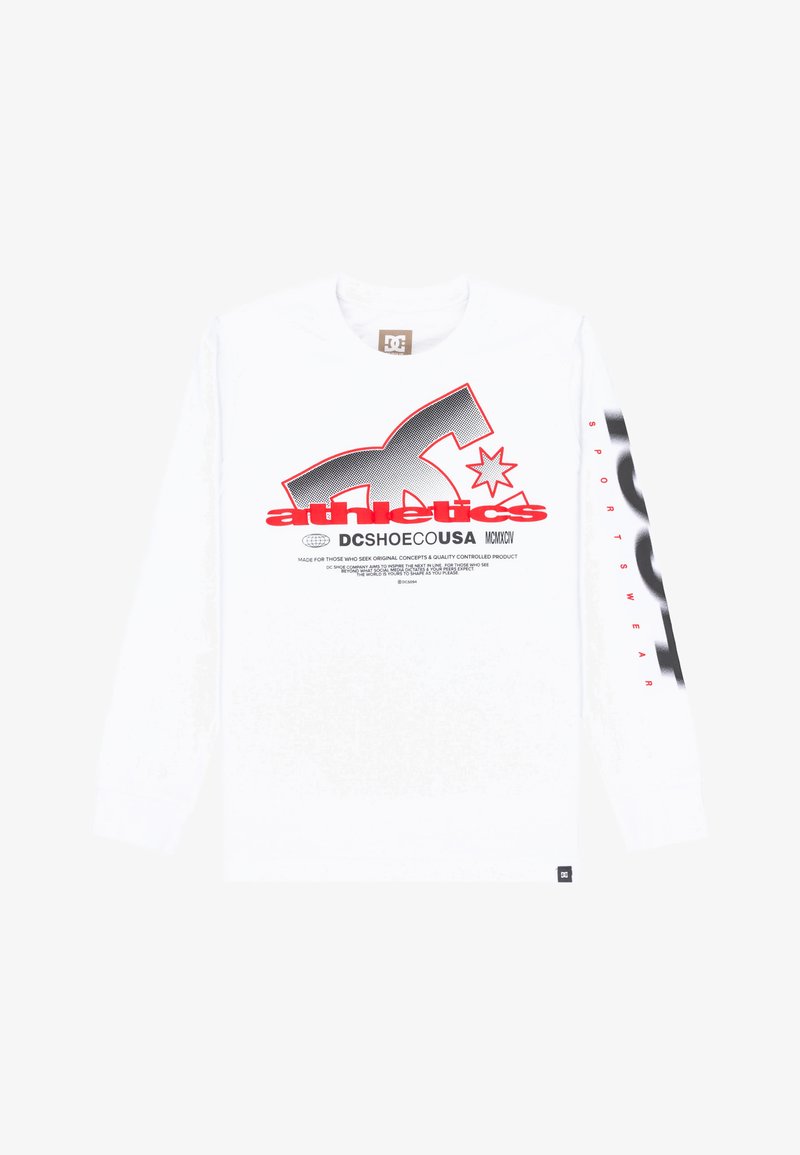 Biela košeľa s dlhými rukávmi so čiernymi a červenými grafickými vzormi, vrátane textu "DC Shoe Co USA" a loga na prednej časti a na rukáve.