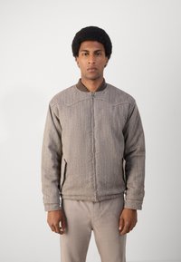 Scotch & Soda REVERSIBLE PADDED JACKET - Bomber jakna - demitasse/eggnog