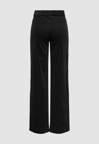 Pantaloni neri a gamba larga con una texture liscia e una vita a media altezza. Finish pulito senza hardware o motivi visibili.
