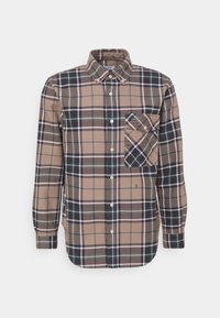 Pitkähihainen nappikiinnitteinen paita ruskeassa, mustassa ja vihreässä ruutukuviossa. Siinä on rintatasku ja tavallinen kaulus pyöreällä helmalla.