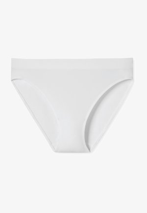 Białe bawełniane majtki o gładkiej fakturze, niskim kroju, szerokiej elastycznej gumce w pasie i pełnym pokryciu. Brak widocznych wzorów lub akcentów.