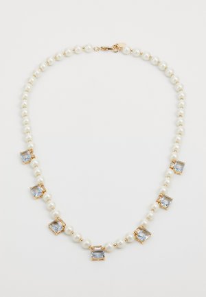 Colar de ouro e pérolas com pérolas redondas e pedras retangulares azul claro, espaçadas uniformemente com realces em ouro.
