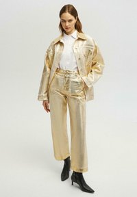 Touché Privé WITH FOIL DETAIL - Egyenes szárú farmer - gold