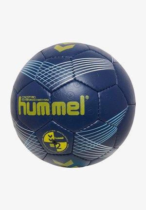 Dunkelblauer Handball mit gelber Markenbezeichnung, strukturiertem Oberflächen, mit blauen Linien, sechseckigen Paneelen und einem gelben Ventildetail.