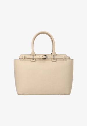 Beige leren handtas met dubbele handvatten, een ceintuurdétail met zilverkleurige gesp en een gestructureerde rechthoekige vorm.