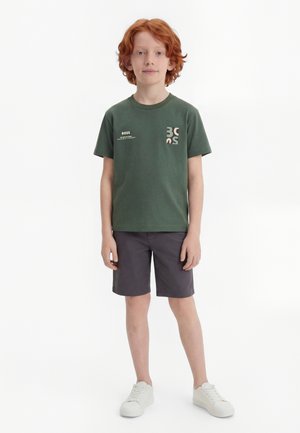 BOSS Kidswear SHORT SLEEVES TEE - Apdrukāts T-krekls - stone pine