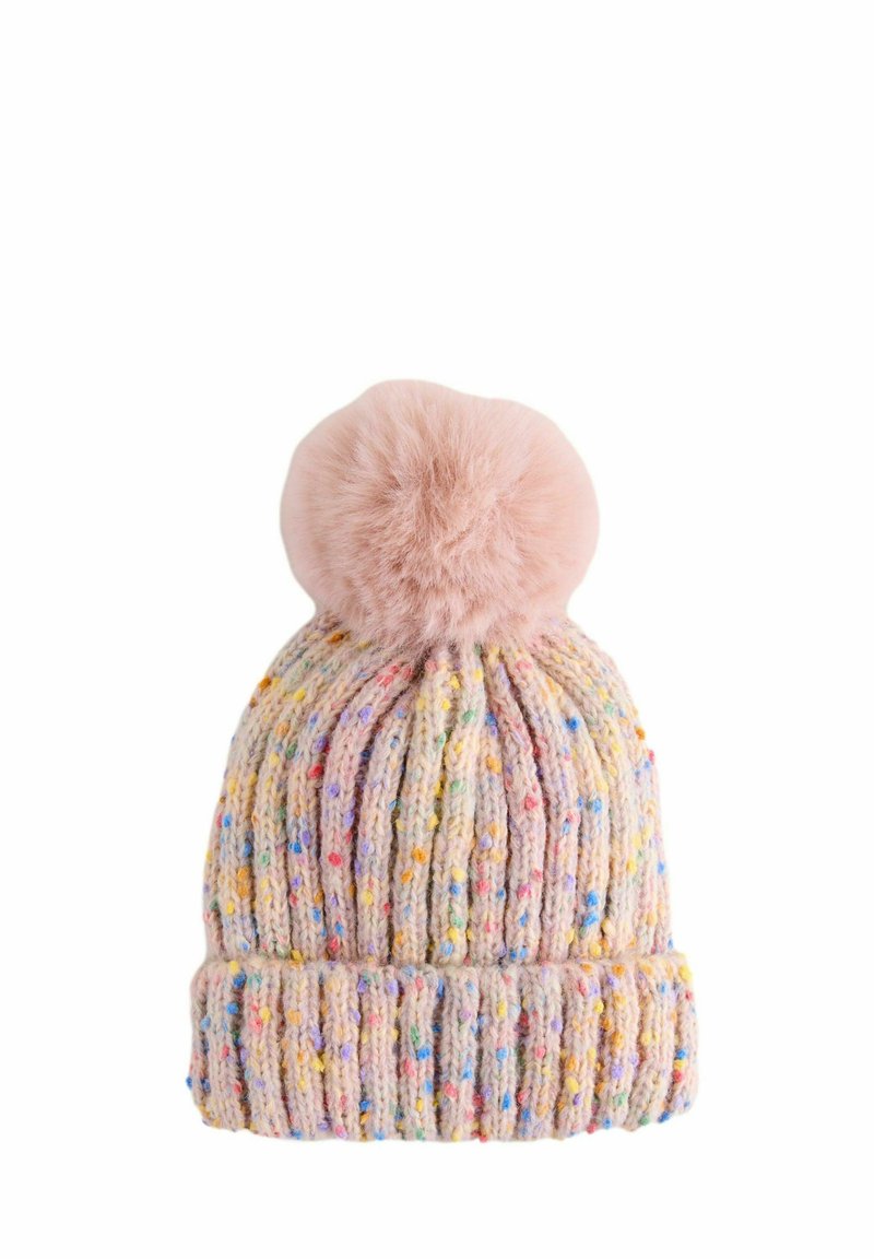 Bunt gestrickte Mütze mit einem pinken Kunstpelz-Pompom oben. Strukturiertes Rippmuster und umgekrempelter Bund. Weiches Garn mit bunten Sprenkeln.