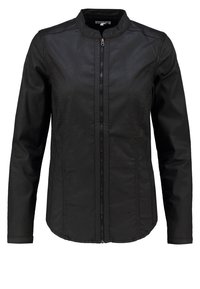Veste noire ajustée avec manches longues, fermeture éclair à l'avant et petit col montant.