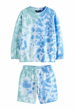 Jasnoniebieski sweter tie-dye z długimi rękawami i pasującymi szortami. Miękka tkanina o różnych odcieniach niebieskiego i zielonego wzoru. Elastyczny pas.