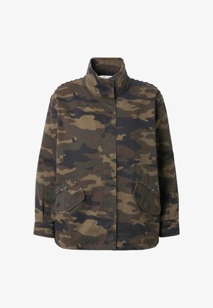 Tarnjacke aus dunkelgrünem und braunem Stoff. Mit hohem Kragen, zwei Fronttaschen und Nieten an den Schultern. Lockerer Schnitt.