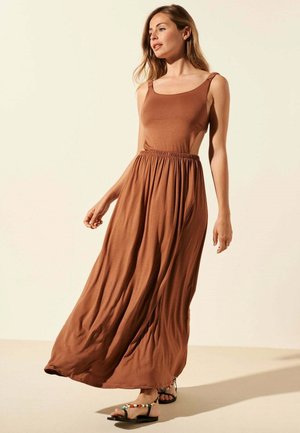 CALISTEE - Robe longue - terre de sienne