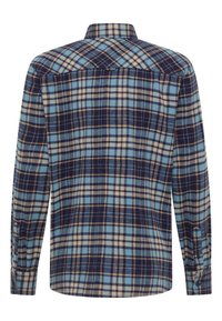Langsleeve geruite blouse met blauwe, marineblauwe en beige blokken, met een button-down kraag en een gebogen zoom. Ontworpen in een zachte stof.