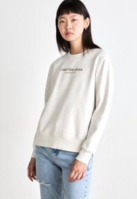 Calvin Klein Jeans INSTITUTIONAL GRAPHIC - Melegítőfelső - ivory