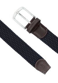 Granatowy, pleciony pasek z tkaniny, z metalową sprzączką w kolorze srebrnym, brązowymi skórzanymi akcentami oraz fakturowanym wykończeniem. Posiada pleciony wzór oraz detal z logo.