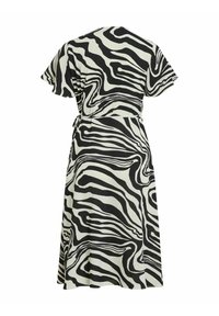 Robe cache-cœur noir et blanc avec manches courtes, taille cintrée et motif zèbre ondulé sur un tissu texturé.