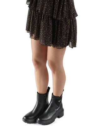 Platform ankle boots - black