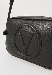 Valentino Bags SPECIAL COVENT - Taška s příčným popruhem - nero