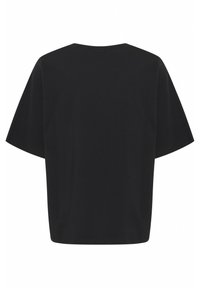 Svart t-shirt, lös passform, korta ärmar, rund halsringning, mjukt bomullsmaterial, blank yta, inga synliga logotyper eller mönster.