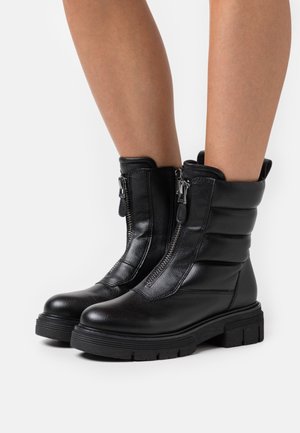 Marco Tozzi, Bottines à plateau - black