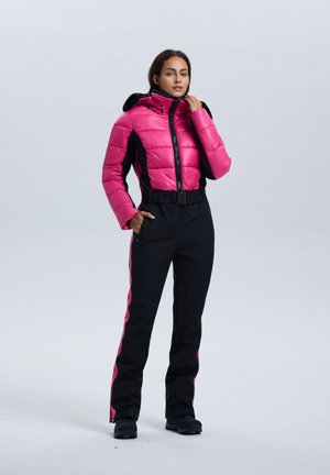 OVERALL SAMMALVAARA - Schneeanzug - himbeere