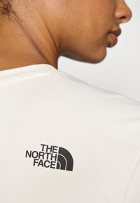 The North Face SHADOW SHORT SLEEVE  - Spordi T-särk - white dune