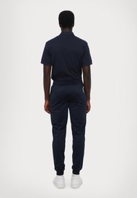 EA7 Emporio Armani TRAIN CORE SUIT - Treningas - green/blue