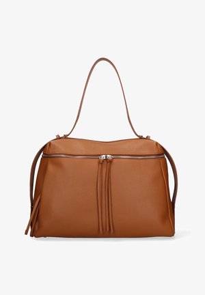 Bruine gestructureerde leren handtas met zilveren rits, lange hengsel en drie leren ritslipjes in het midden aan de voorkant.