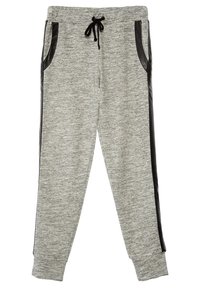Grå sweatpants med sorte sidelister, elastisk talje og snor. Har to sidelommer og ribbede manchetter ved anklerne.
