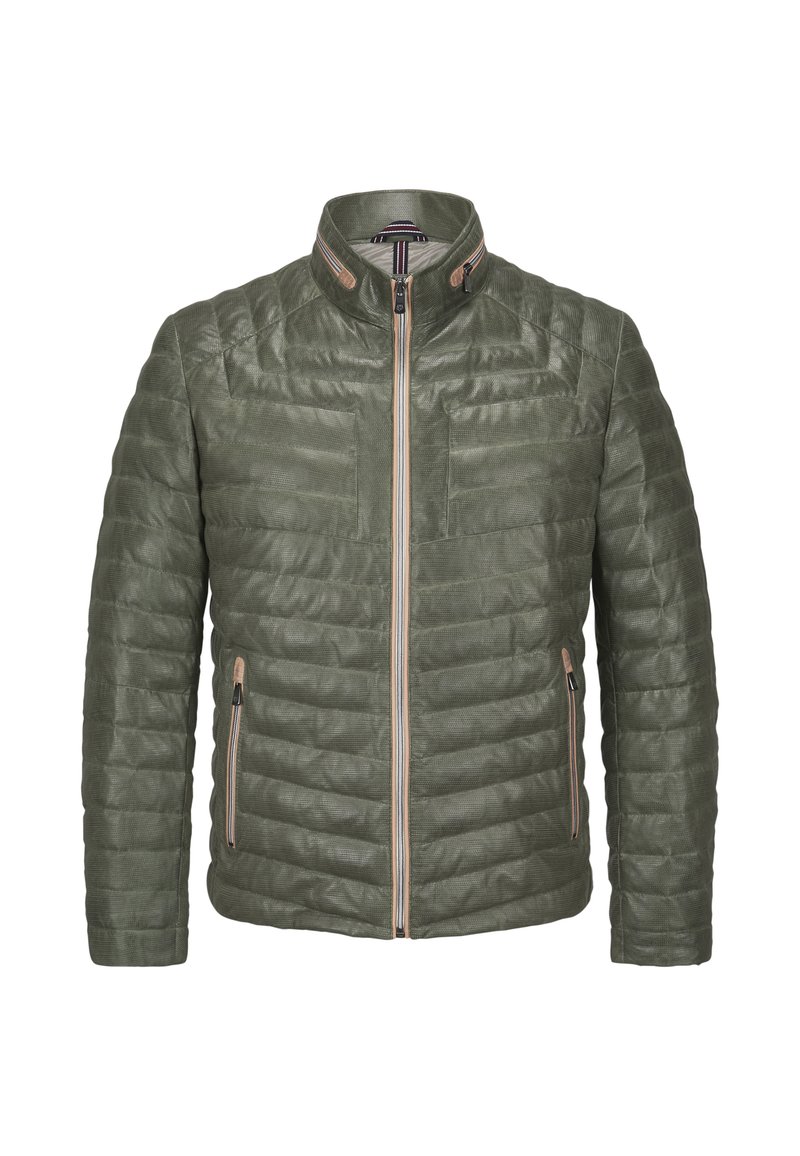 Grüne Steppjacke mit Stehkragen, horizontaler Steppstruktur, zwei seitlichen Reißverschlusstaschen und kontrastierenden Reißverschlussakzenten in Braun.