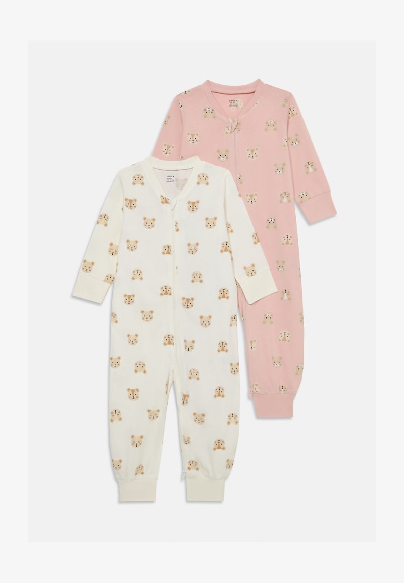 Due tuta per bambini: una bianca con motivi di orsi e una rosa con facce di orso. Entrambe presentano maniche lunghe e chiusure con zip.