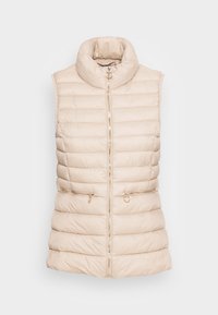 Beige gesteppte ärmellose Weste mit hohem Kragen, goldener Reißverschluss und zwei seitlichen Reißverschlusstaschen. Glatte Textur und leichtes Design.
