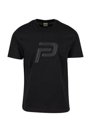 Juodas medvilnės marškinėliai trumpomis rankovėmis, su ryškiu tekstūruotu pilku "P" logotipu ir "MILANO" tekstu priekyje. Paprastas apvalaus kaklo dizainas.